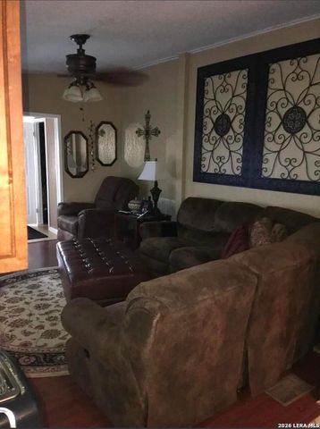 307 Homeridge, La Vernia, TX 78121
