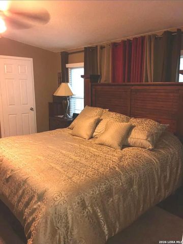 307 Homeridge, La Vernia, TX 78121