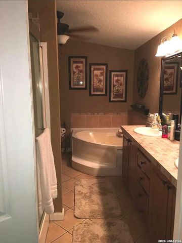307 Homeridge, La Vernia, TX 78121