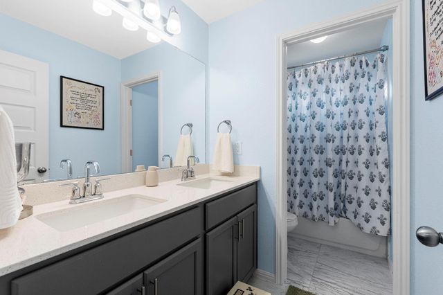 167 Dogvane CIR, Kyle, TX 78640