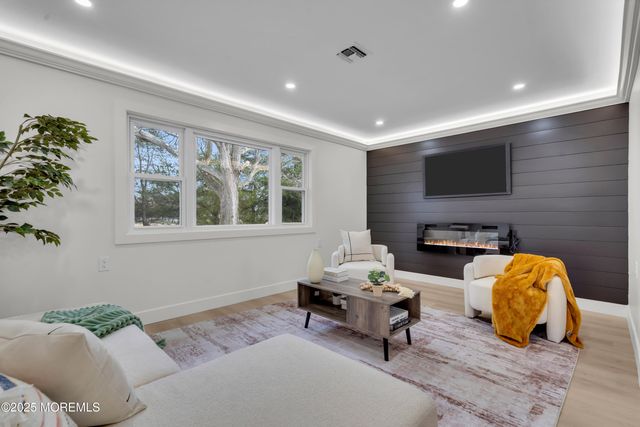 8 Kinsale Street, Toms River, NJ 08757