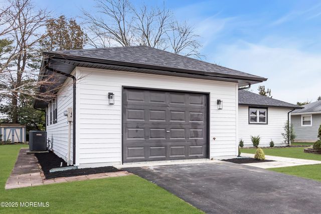 8 Kinsale Street, Toms River, NJ 08757