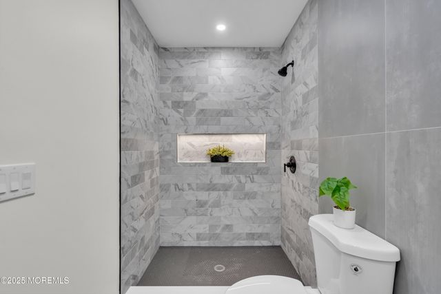 8 Kinsale Street, Toms River, NJ 08757