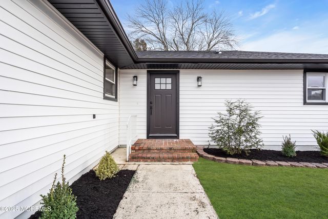 8 Kinsale Street, Toms River, NJ 08757