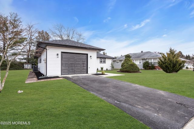 8 Kinsale Street, Toms River, NJ 08757