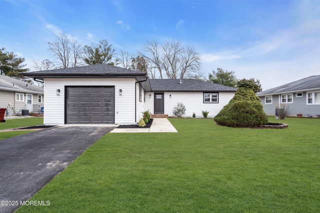 8 Kinsale Street, Toms River, NJ 08757