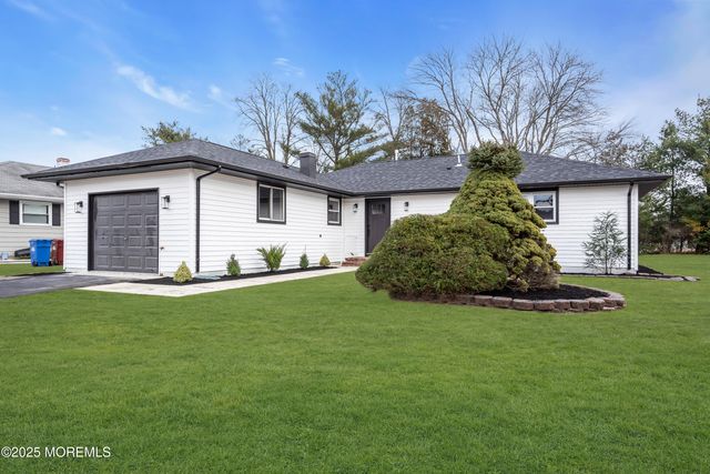 8 Kinsale Street, Toms River, NJ 08757