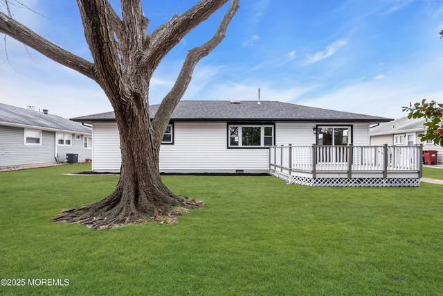 8 Kinsale Street, Toms River, NJ 08757