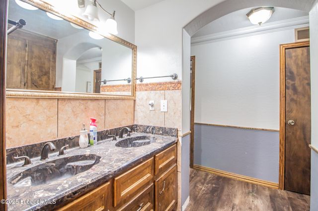 1319 N Cedar Street, Brownfield, TX 79316