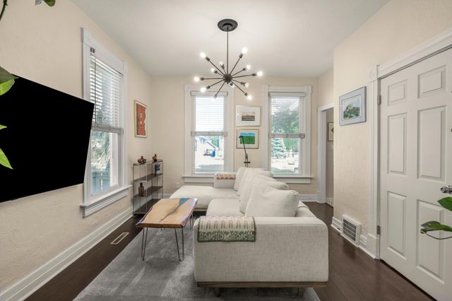 282 Annapolis Street E, West Saint Paul, MN 55118