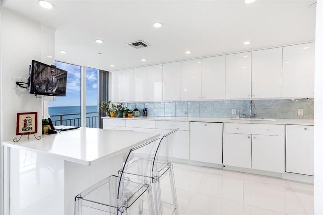 2600 S Ocean Boulevard 11-E, Boca Raton, FL 33432