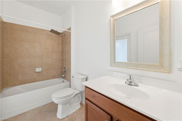 2769 Via Piazza LOOP, Fort Myers, FL 33905