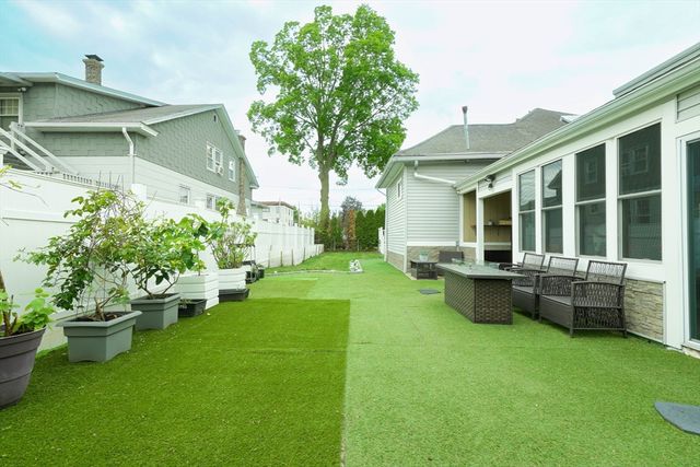 41 Sullivan St, Chicopee, MA 01020