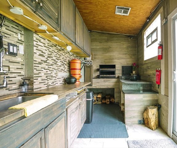 41 Sullivan St, Chicopee, MA 01020