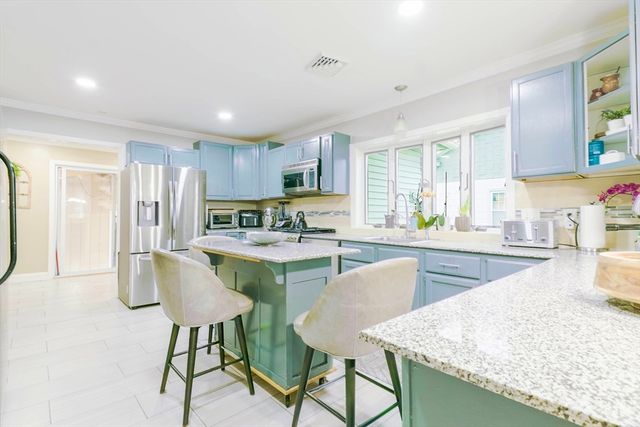 41 Sullivan St, Chicopee, MA 01020