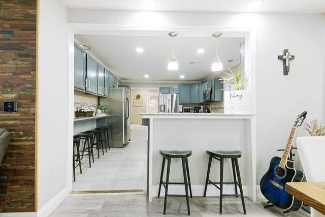41 Sullivan St, Chicopee, MA 01020