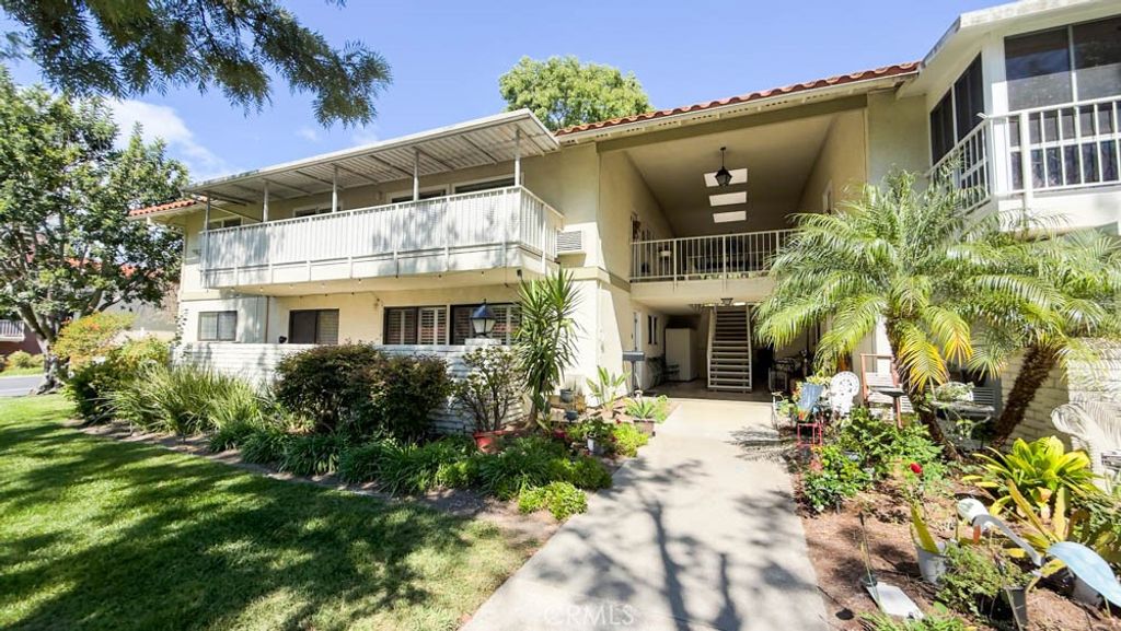 902 Ronda Sevilla B, Laguna Woods, CA 92637