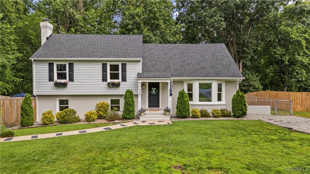11900 Deerhurst Dr, Midlothian, VA 23113