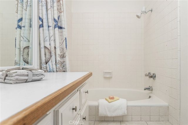 2542 W MacArthur Boulevard 143, Santa Ana, CA 92704