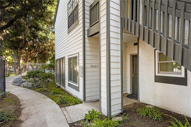 2542 W MacArthur Boulevard 143, Santa Ana, CA 92704