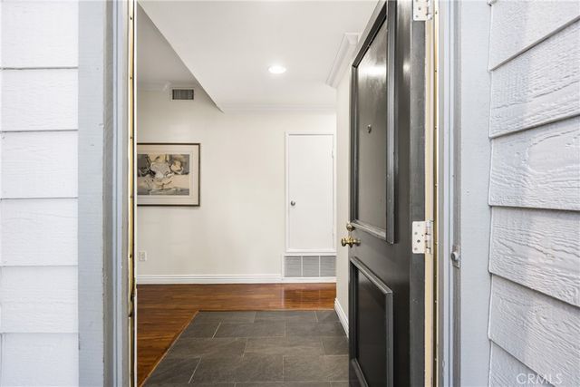 2542 W MacArthur Boulevard 143, Santa Ana, CA 92704