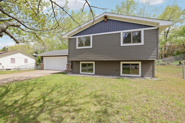8128 Dawn Avenue, Inver Grove Heights, MN 55076