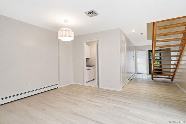3 Evon Court, Scarsdale, NY 10583