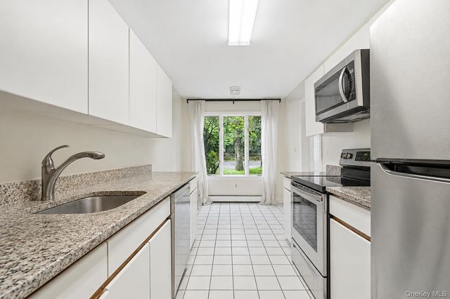 3 Evon Court, Scarsdale, NY 10583