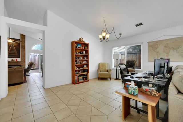 8115 Sonoma Hills Way, Sacramento, CA 95828