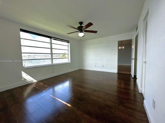 1300 NE 191st St A112, Miami, FL 33179