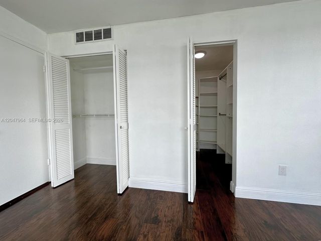 1300 NE 191st St A112, Miami, FL 33179