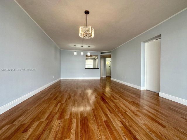 1300 NE 191st St A112, Miami, FL 33179