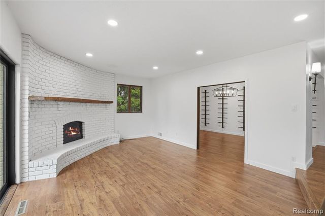 11221 Meadowood Drive, Brighton, MI 48114