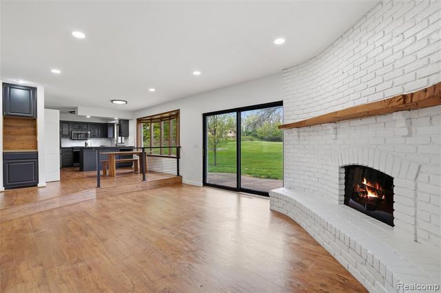 11221 Meadowood Drive, Brighton, MI 48114