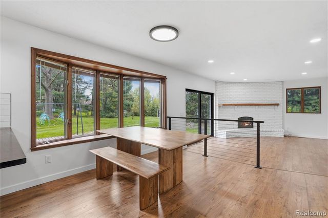 11221 Meadowood Drive, Brighton, MI 48114