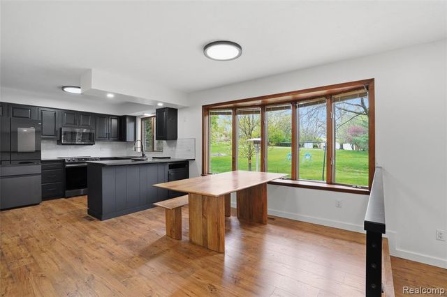 11221 Meadowood Drive, Brighton, MI 48114