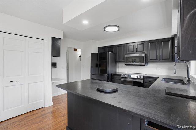 11221 Meadowood Drive, Brighton, MI 48114