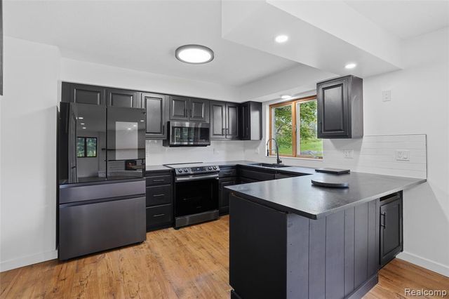 11221 Meadowood Drive, Brighton, MI 48114