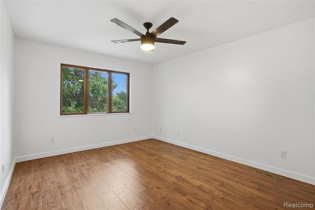 11221 Meadowood Drive, Brighton, MI 48114