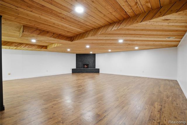 11221 Meadowood Drive, Brighton, MI 48114