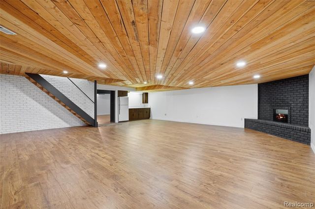 11221 Meadowood Drive, Brighton, MI 48114