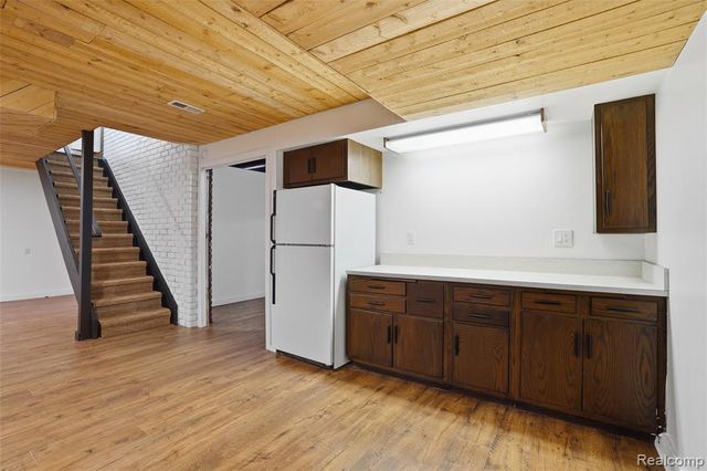 11221 Meadowood Drive, Brighton, MI 48114