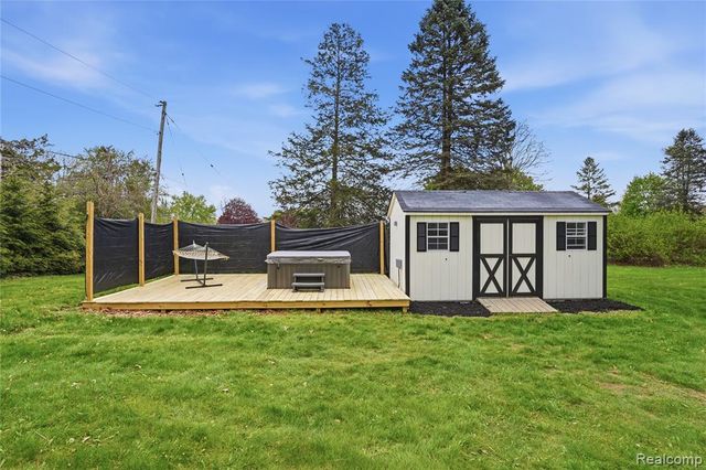 11221 Meadowood Drive, Brighton, MI 48114