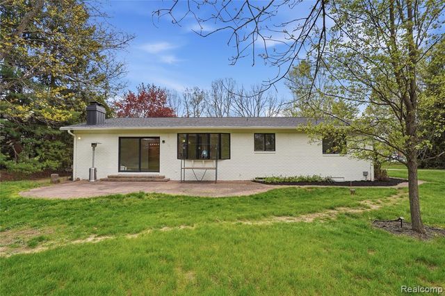 11221 Meadowood Drive, Brighton, MI 48114