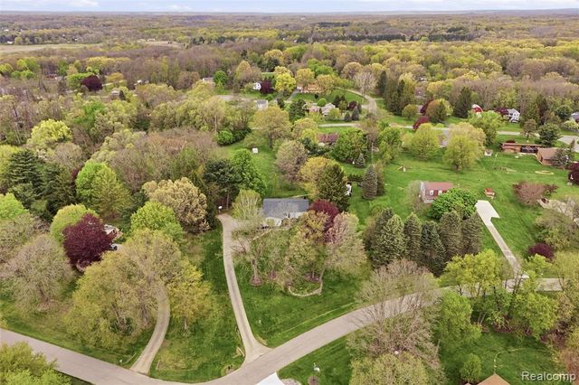 11221 Meadowood Drive, Brighton, MI 48114