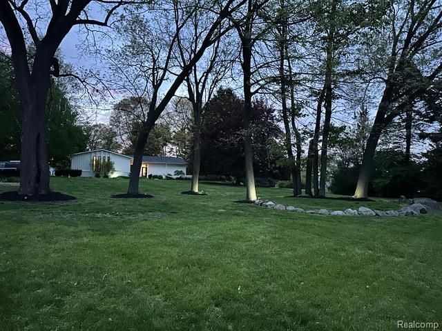 11221 Meadowood Drive, Brighton, MI 48114