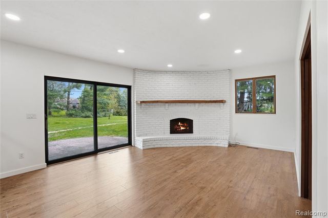 11221 Meadowood Drive, Brighton, MI 48114