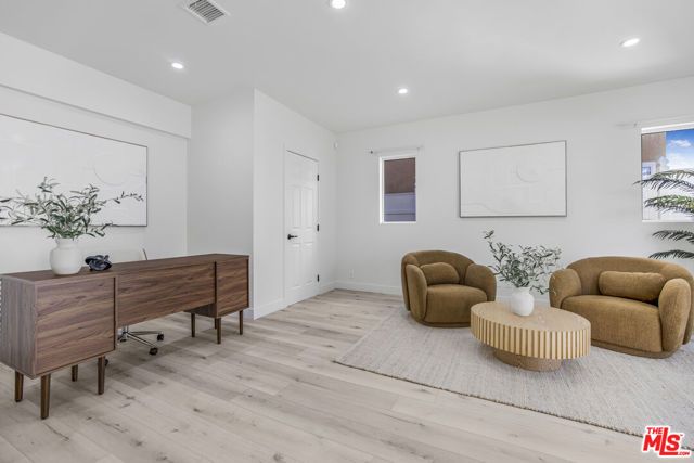 18202 Rancho Street, Tarzana (los Angeles), CA 91356