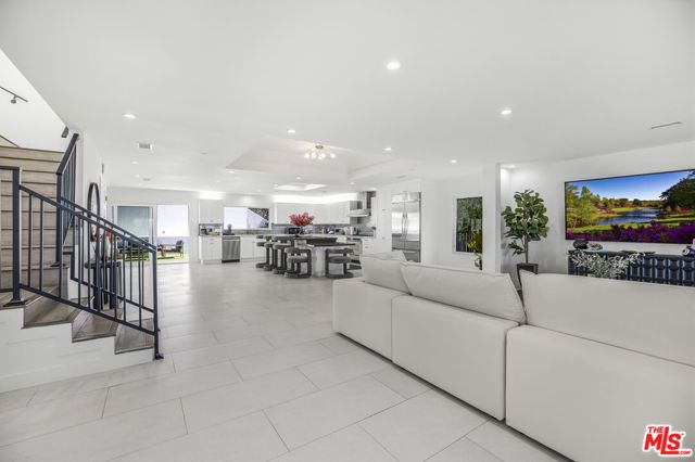 18202 Rancho Street, Tarzana (los Angeles), CA 91356