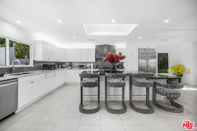 18202 Rancho Street, Tarzana (los Angeles), CA 91356